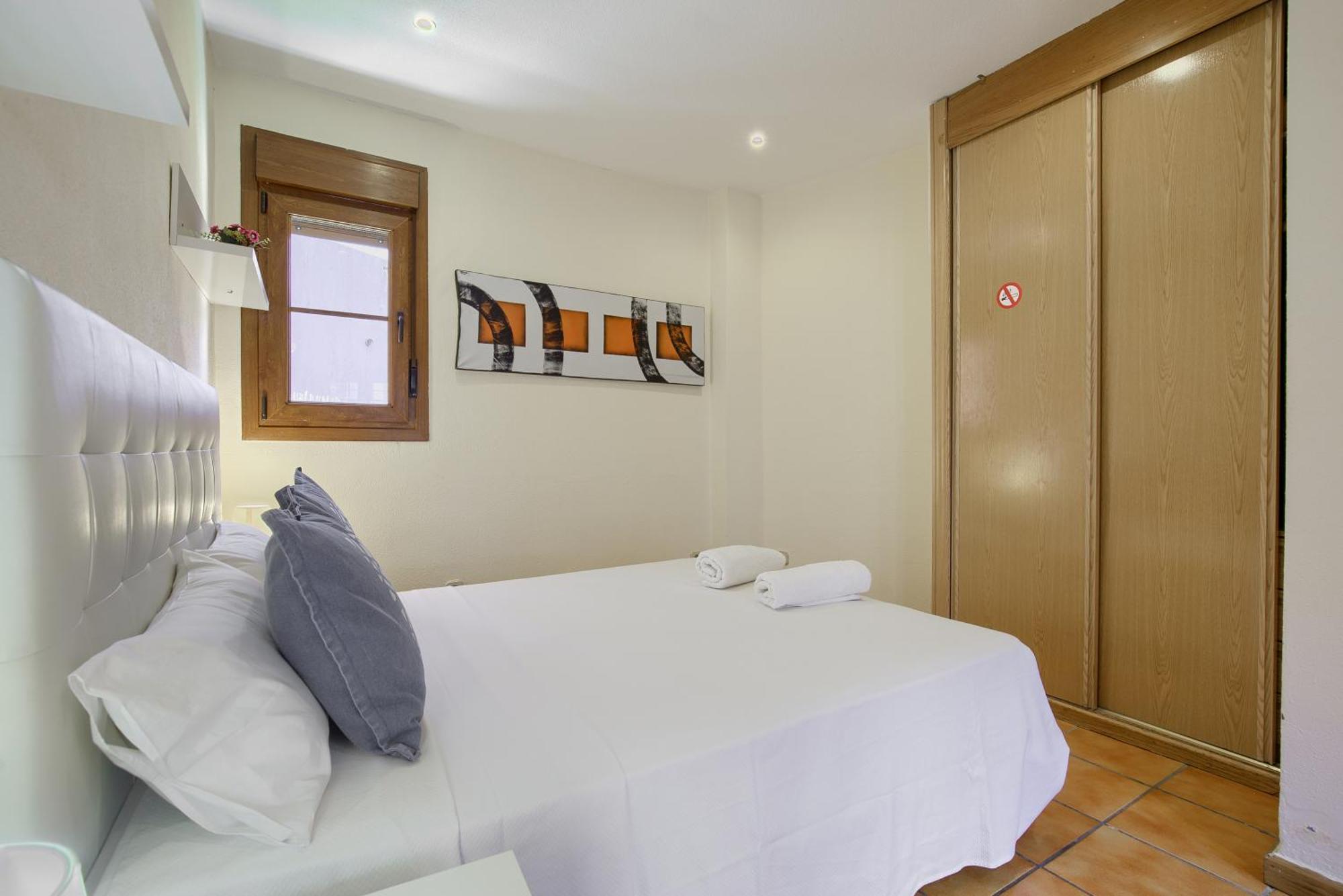 Casona 44 - Apartamento Para 2 Con Wifi, Ac Y Patio Exterior 阿尔卡拉德荷那利斯 外观 照片